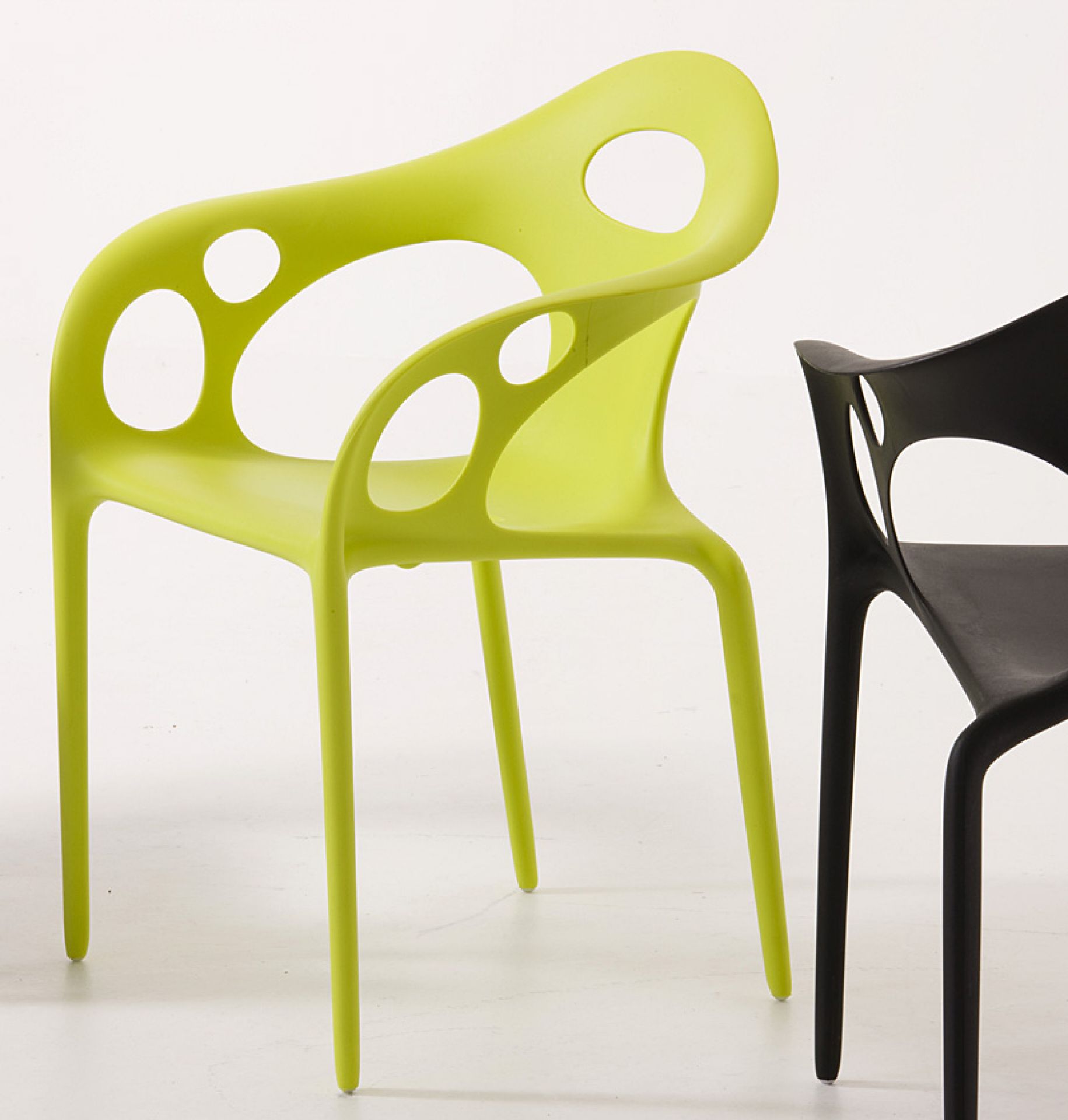 Grüner Supernatural Sessel von Moroso mit Armlehnen und runden Aussparungen, moderner Design Stuhl.